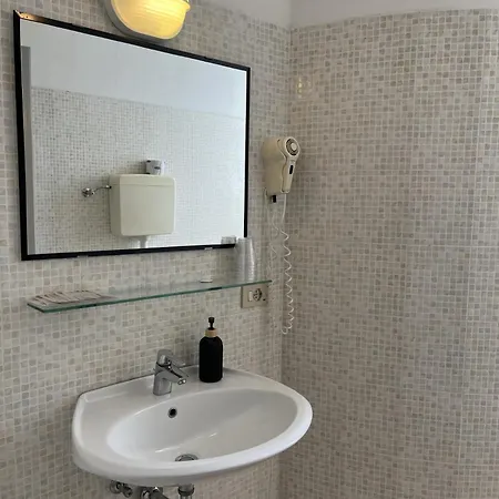 Roma Hotel 3*
